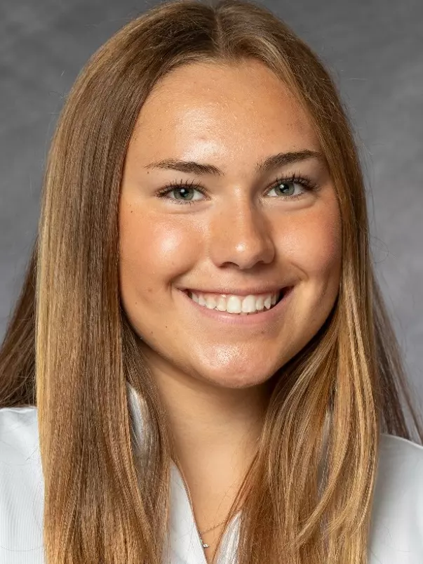 Hailey Tierney Headshot