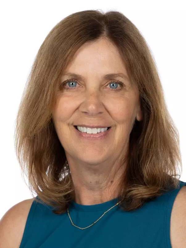 Laura Strang headshot 2024