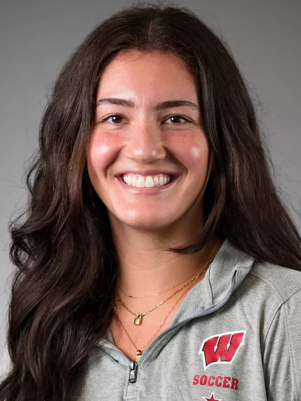 Emma Abrams University of Wisconsin poses for headshots Aug. 05, 2024 in Madison, Wisconsin.
Photo by Darren Hauck/Wisconsin Athletic Communications