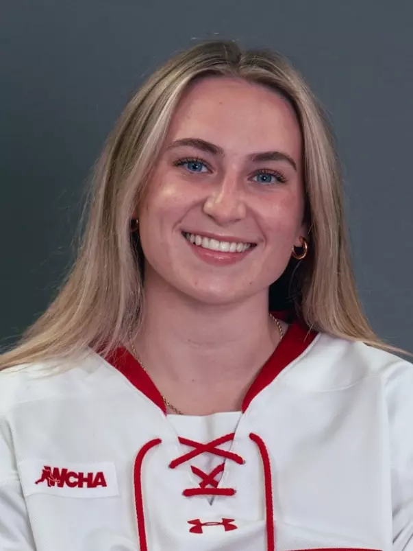 Claire Enright Headshot