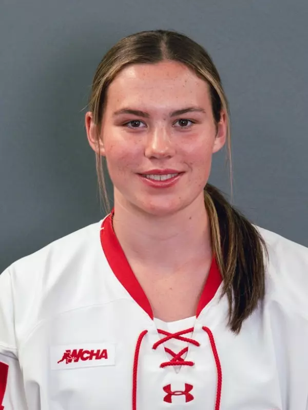 Charolette Pieckenhagen Headshot