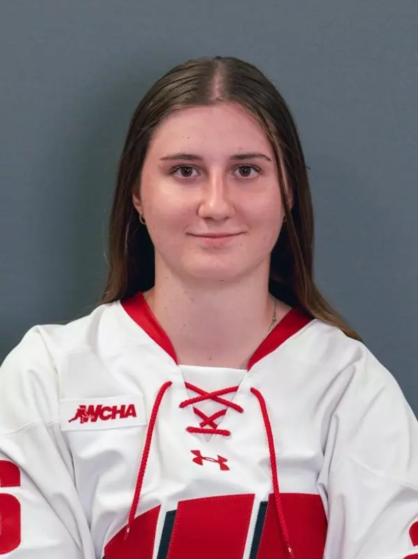 Adela Sapovalivova Headshot