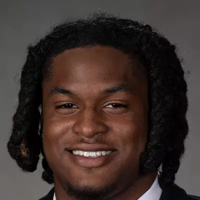 Nizyi Davis headshot