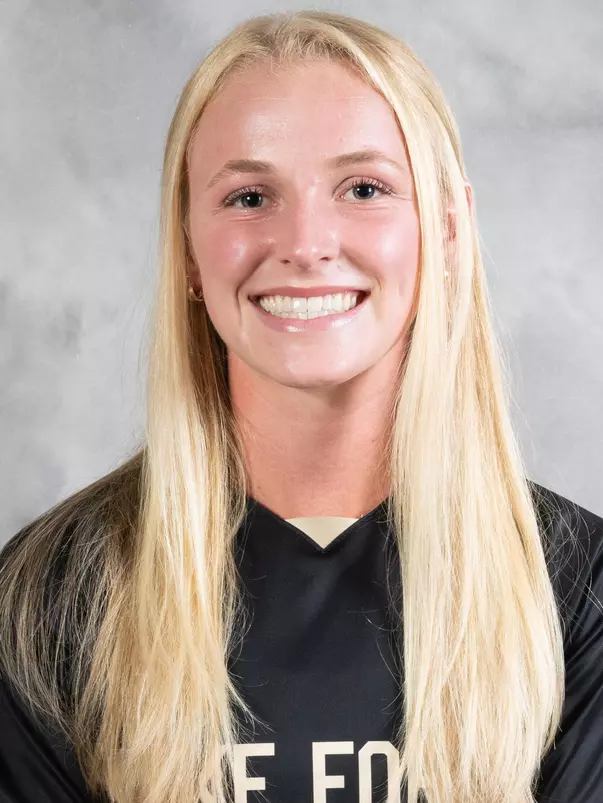 Sophie Faircloth Headshot