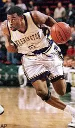 Huskies Roll Through Boise State, 72-57