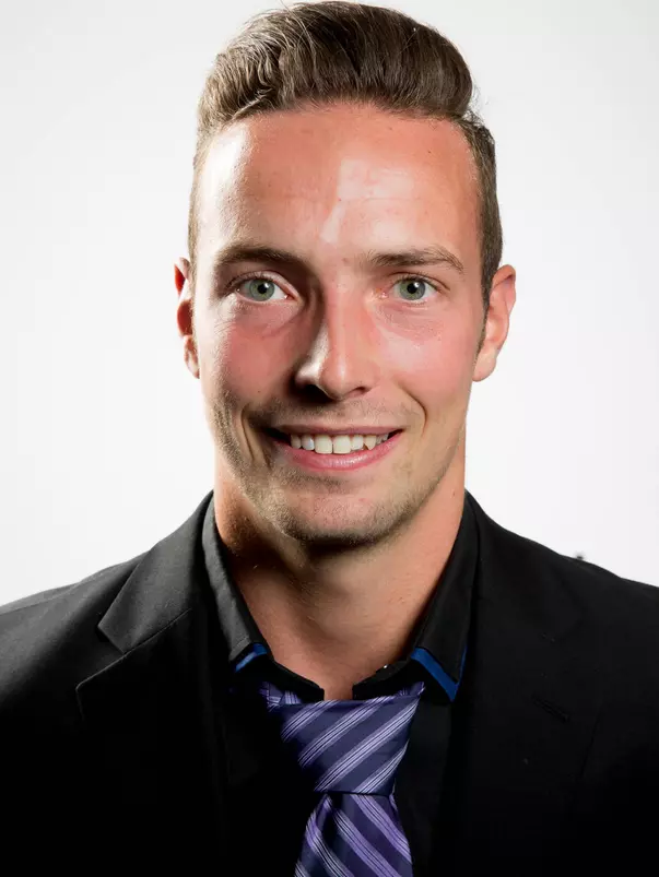 Sommer Headshot 2015