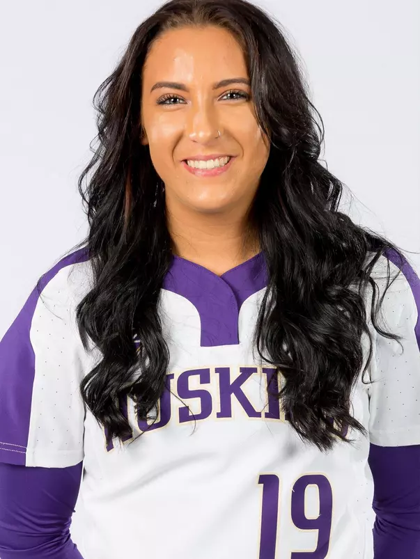 The 2018 University of Washington softball team on October 12, 2017. (Photography by Scott Eklund/Red Box Pictures)