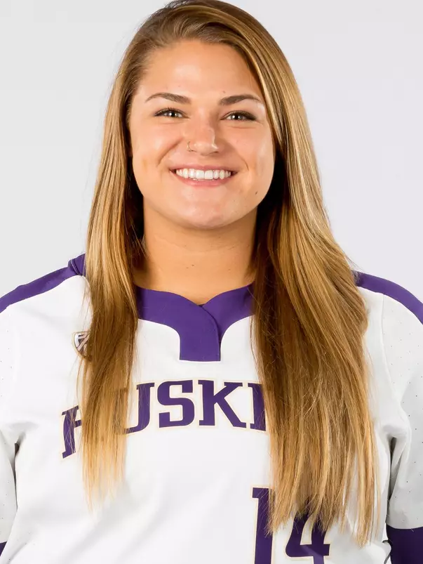 The 2018 University of Washington softball team on October 12, 2017. (Photography by Scott Eklund/Red Box Pictures)