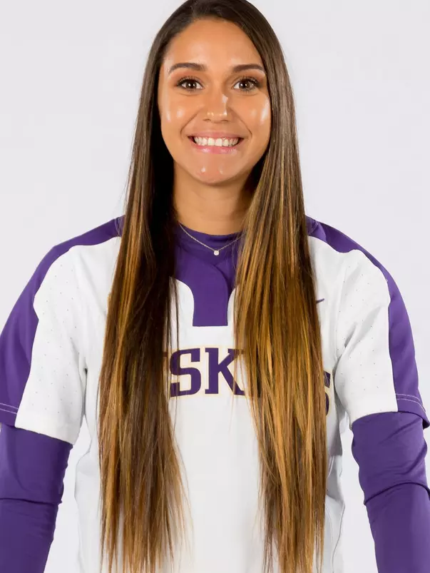 The 2018 University of Washington softball team on October 12, 2017. (Photography by Scott Eklund/Red Box Pictures)