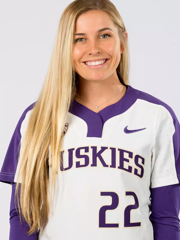 The 2018 University of Washington softball team on October 12, 2017. (Photography by Scott Eklund/Red Box Pictures)