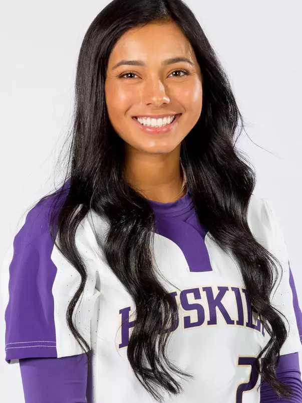 The 2018 University of Washington softball team on October 12, 2017. (Photography by Scott Eklund/Red Box Pictures)