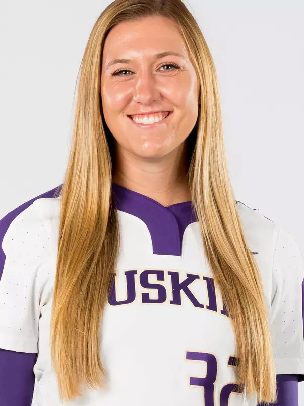 The 2018 University of Washington softball team on October 12, 2017. (Photography by Scott Eklund/Red Box Pictures)