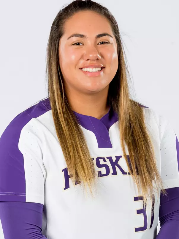 The 2018 University of Washington softball team on October 12, 2017. (Photography by Scott Eklund/Red Box Pictures)