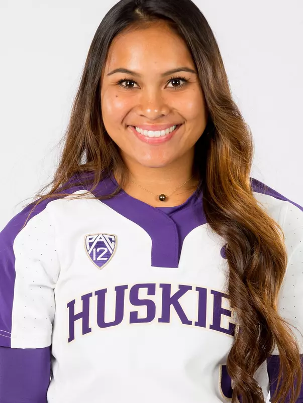 The 2018 University of Washington softball team on October 12, 2017. (Photography by Scott Eklund/Red Box Pictures)