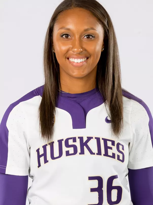 The 2018 University of Washington softball team on October 12, 2017. (Photography by Scott Eklund/Red Box Pictures)