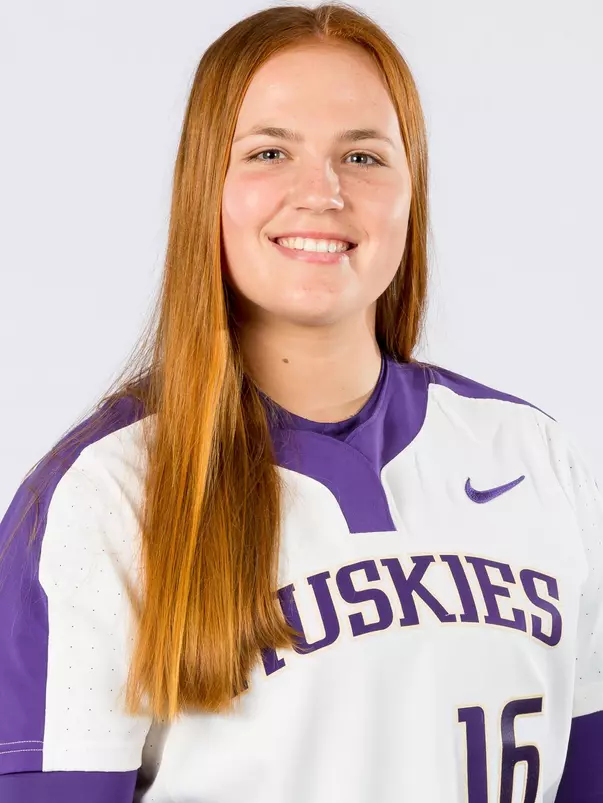 The 2018 University of Washington softball team on October 12, 2017. (Photography by Scott Eklund/Red Box Pictures)