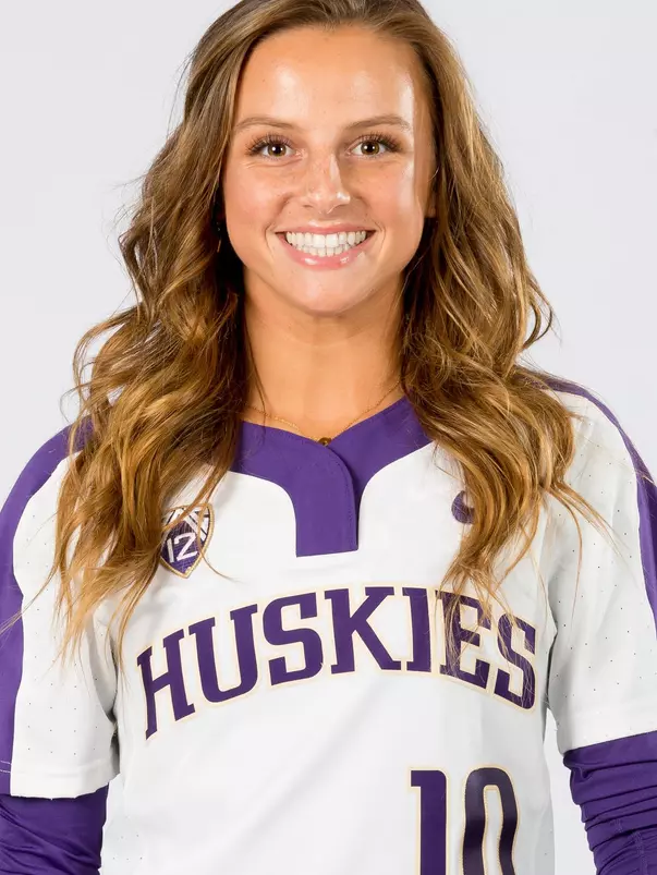 The 2018 University of Washington softball team on October 12, 2017. (Photography by Scott Eklund/Red Box Pictures)
