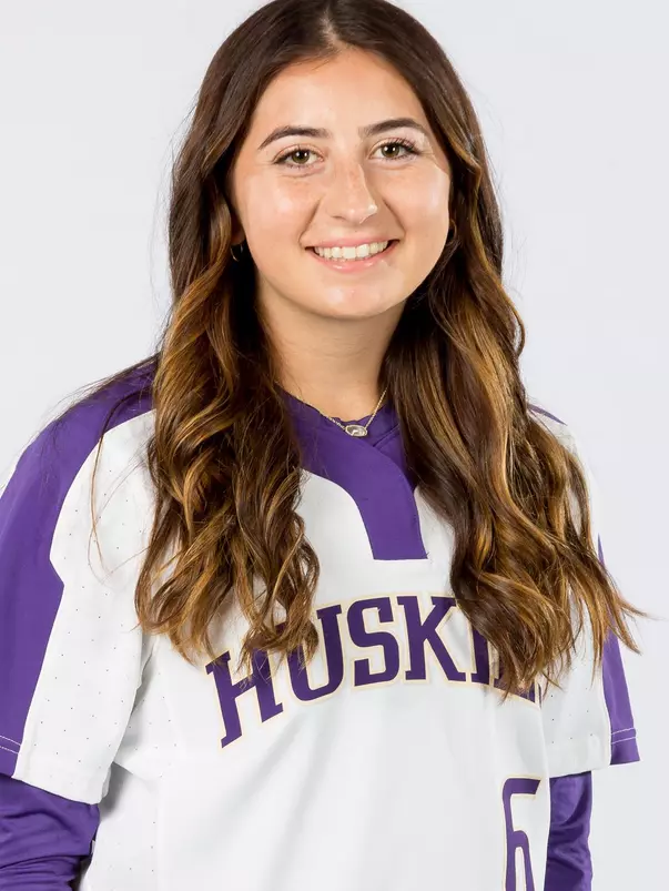 The 2018 University of Washington softball team on October 12, 2017. (Photography by Scott Eklund/Red Box Pictures)