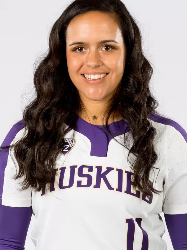 The 2018 University of Washington softball team on October 12, 2017. (Photography by Scott Eklund/Red Box Pictures)