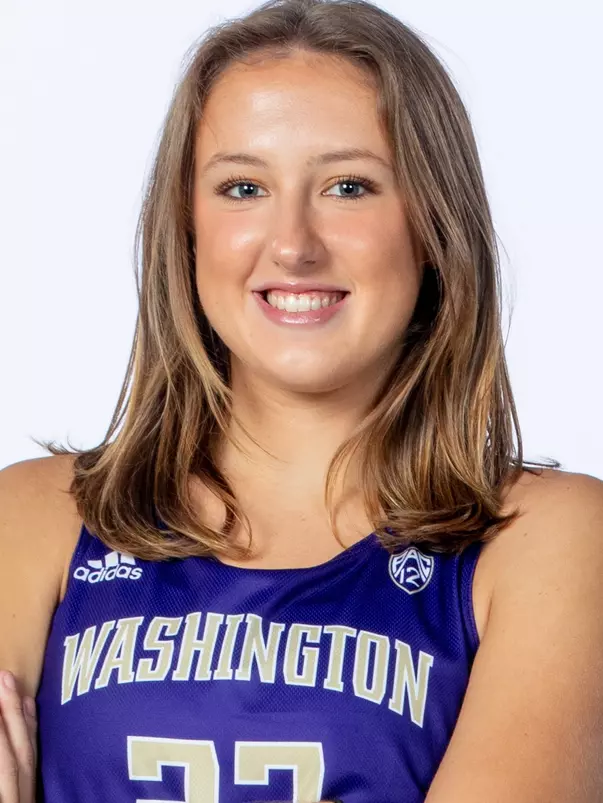 The 2023-24 University of Washington beach volleyball team on September 25, 2023. (Photography by Scott Eklund/Red Box Pictures)