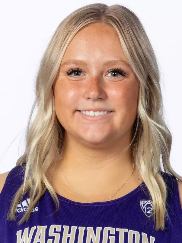 The 2023-24 University of Washington beach volleyball team on September 25, 2023. (Photography by Scott Eklund/Red Box Pictures)