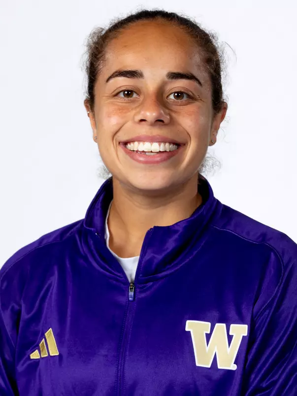 The 2023-24 University of Washington women’s tennis team on September 29, 2023. (Photography by Scott Eklund/Red Box Pictures)