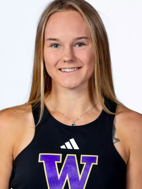 The 2023-24 University of Washington women’s tennis team on September 29, 2023. (Photography by Scott Eklund/Red Box Pictures)