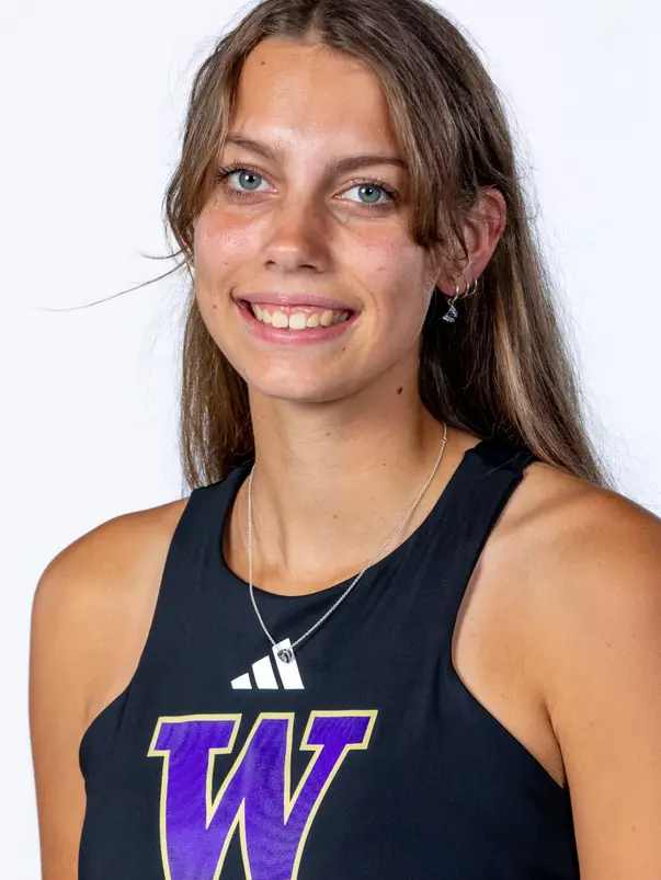The 2023-24 University of Washington women’s tennis team on September 29, 2023. (Photography by Scott Eklund/Red Box Pictures)