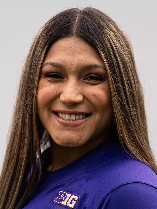 Alycia Flores Headshot