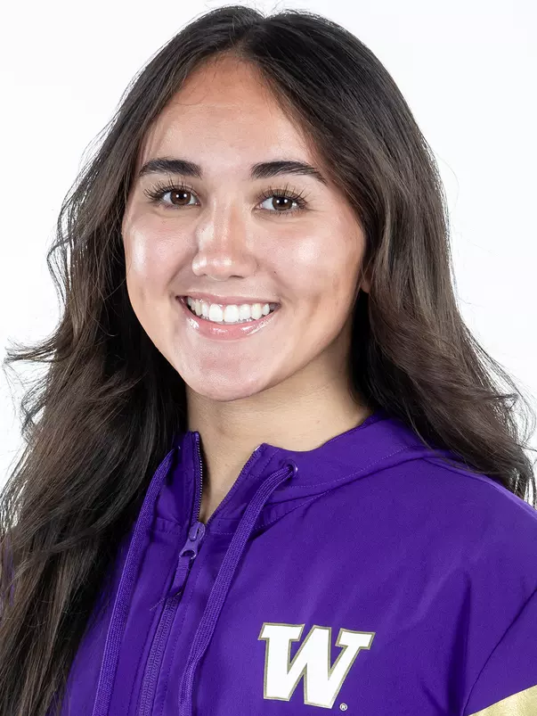 Hallinan Zoomed out Headshots Crop