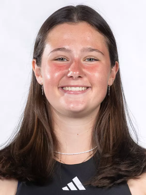 Carina Syrtveit Headshot