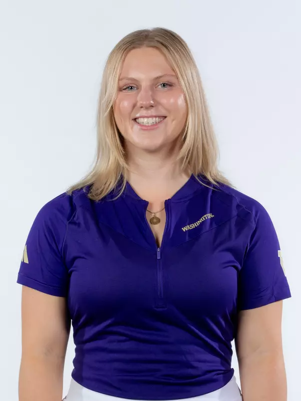 The 2025-26 University of Washington women’s golf team on September 4, 2025. (Photography by Scott Eklund/Red Box Pictures),