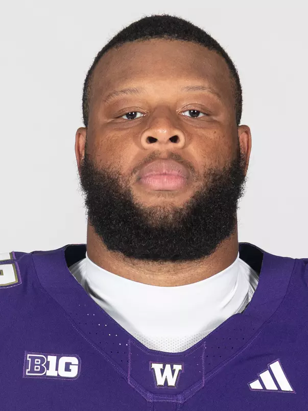 Elinneus Davis Headshot