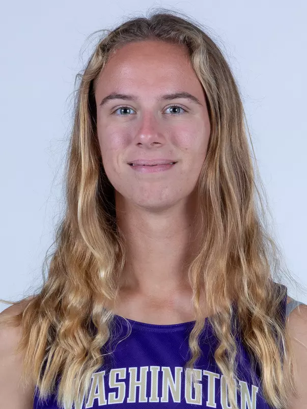 Emma Hohenauer Headshot