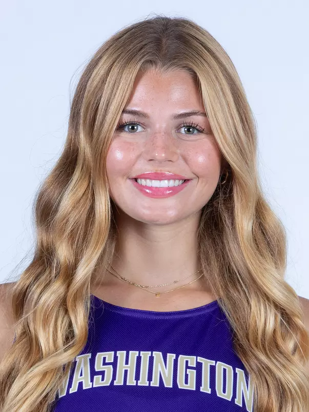 Zoe Pabaracus Headshot