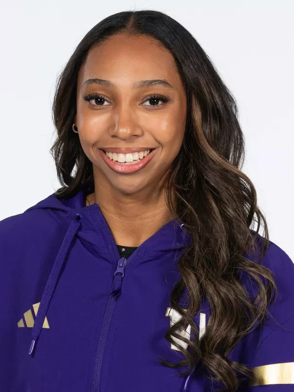 Kira Bolden Headshot