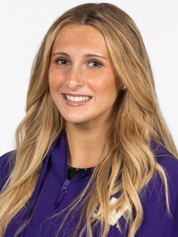 Andie Buzanis Headshot