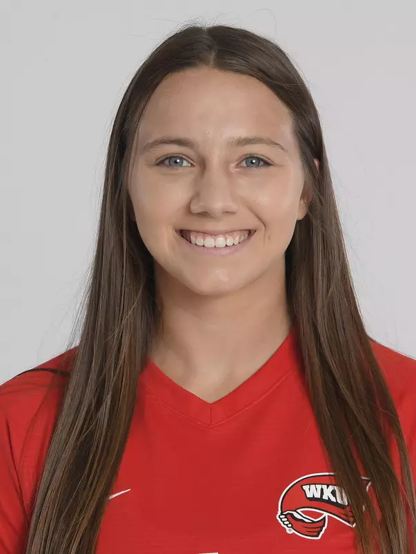 Maddie Davis headshot