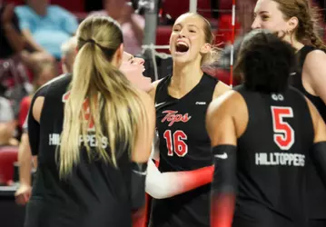 Outside hitter Sonja Laalsonen (16) | Photo by Nico Pascarella