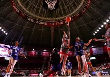 Guard Salma Khedr (34) | Photo by Nico Pascarella