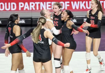 Defensive specialist Tayler Baron (2) Middle hitter Izzy Van De Wiele Defensive specialist Kaira Knox (5) | Photo by Nico Pascarella