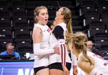 Middle hitter Izzy Van De Wiele, Setter Callie Bauer (14) | Photo by Savannah Philpot