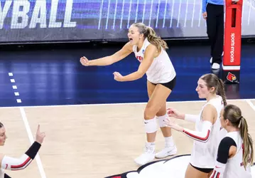 Outside hitter Kendal Meller (13) | Photo by Savannah Philpot