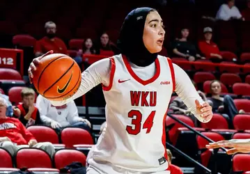 Guard Salma Khedr (34) | Photo by Savannah Philpot