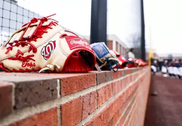 WKU BASE: Glove 2026