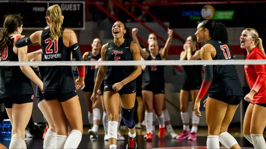 Hilltoppers Down Aggies to Open League Play