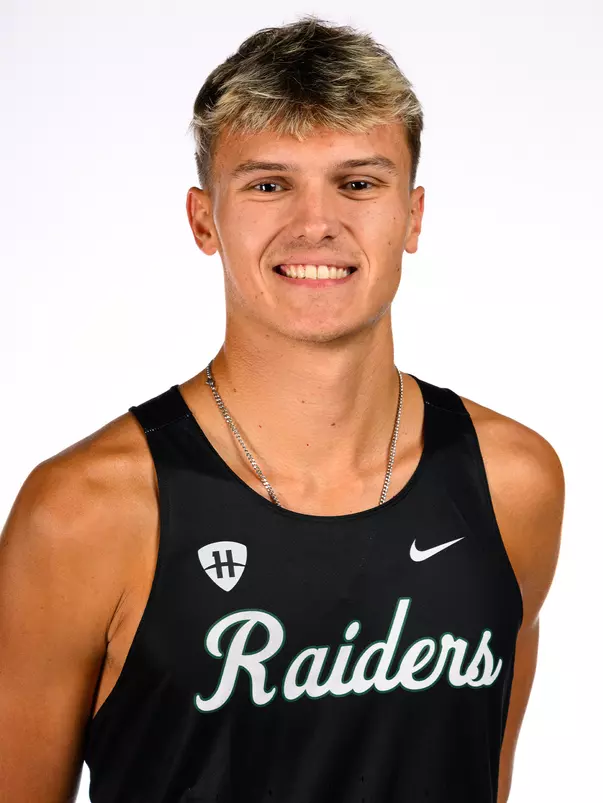 Gavin_Hutchinson_2526