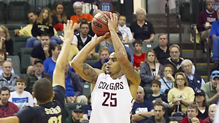 Lacy Paces Cougars in Win Over Gators