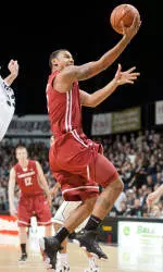 Cougars Fall to Oregon, 92-75