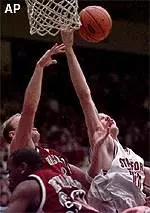 Men's Hoops Squad Falls To Stanford